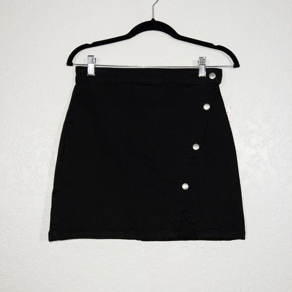 NWT Free People Black Notched Denim Crossover Snap Mini Skirt‎ Size 4 - Picture 2 of 7